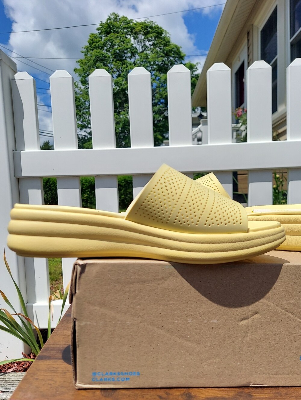 Clarks Cloudsteppers Pastel Yellow Slide Sandals Women's Size 8M NWT Athleisure - Picture 6 of 12